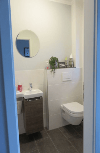 Waschtisch + Toilette Gäste-WC